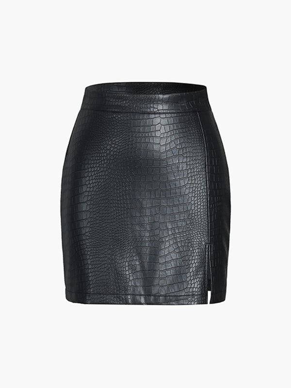 LOVEVVR Faux Leather Textured Mini Skirt